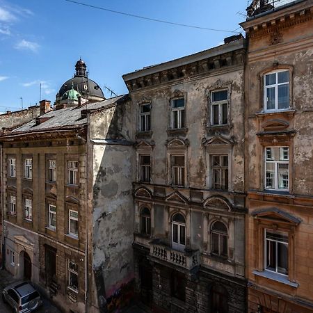 Four Bedrooms Apartment In The Heart Of Лвив Екстериор снимка