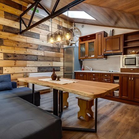 Four Bedrooms Apartment In The Heart Of Лвив Екстериор снимка