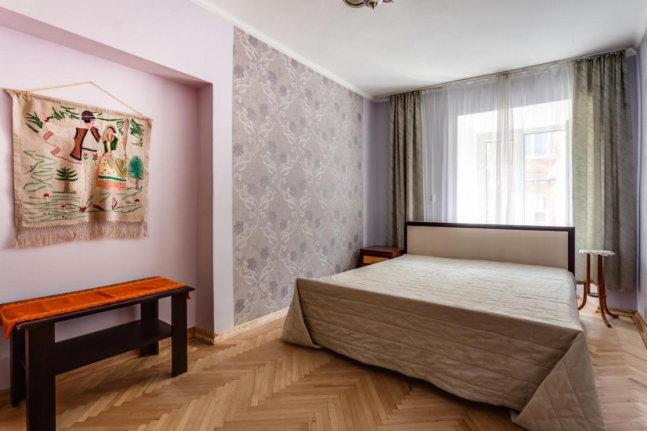 Four Bedrooms Apartment In The Heart Of Лвив Екстериор снимка