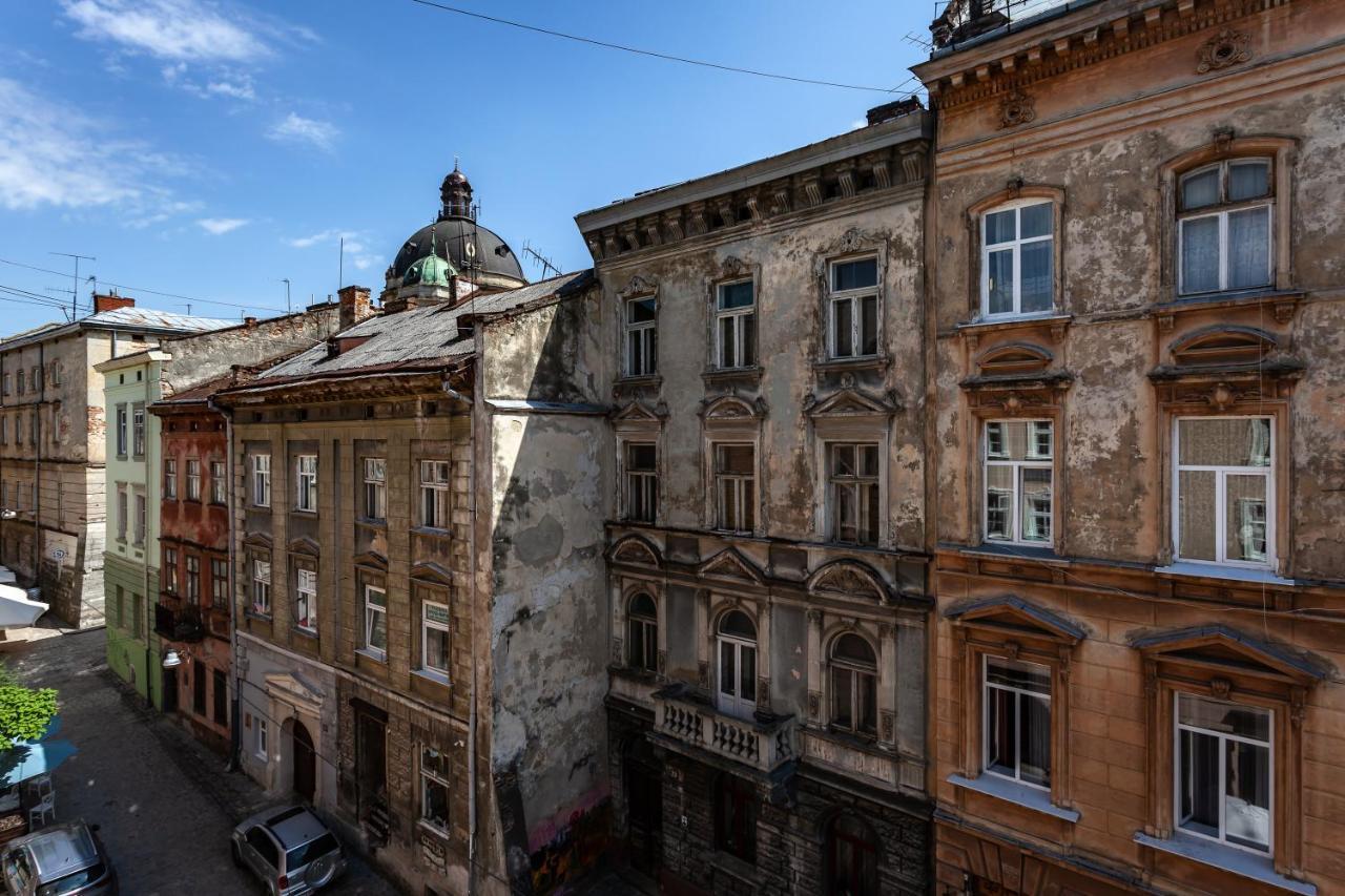 Four Bedrooms Apartment In The Heart Of Лвив Екстериор снимка