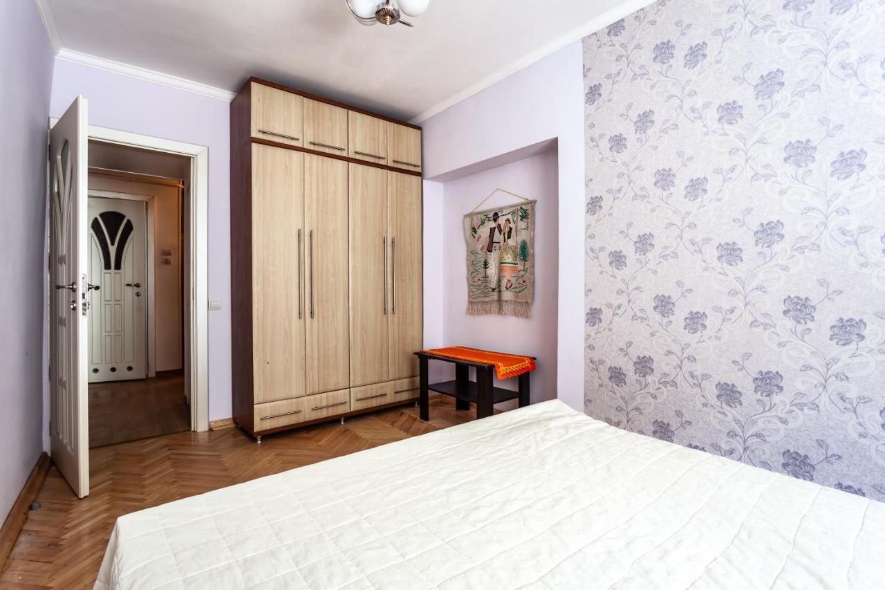 Four Bedrooms Apartment In The Heart Of Лвив Екстериор снимка