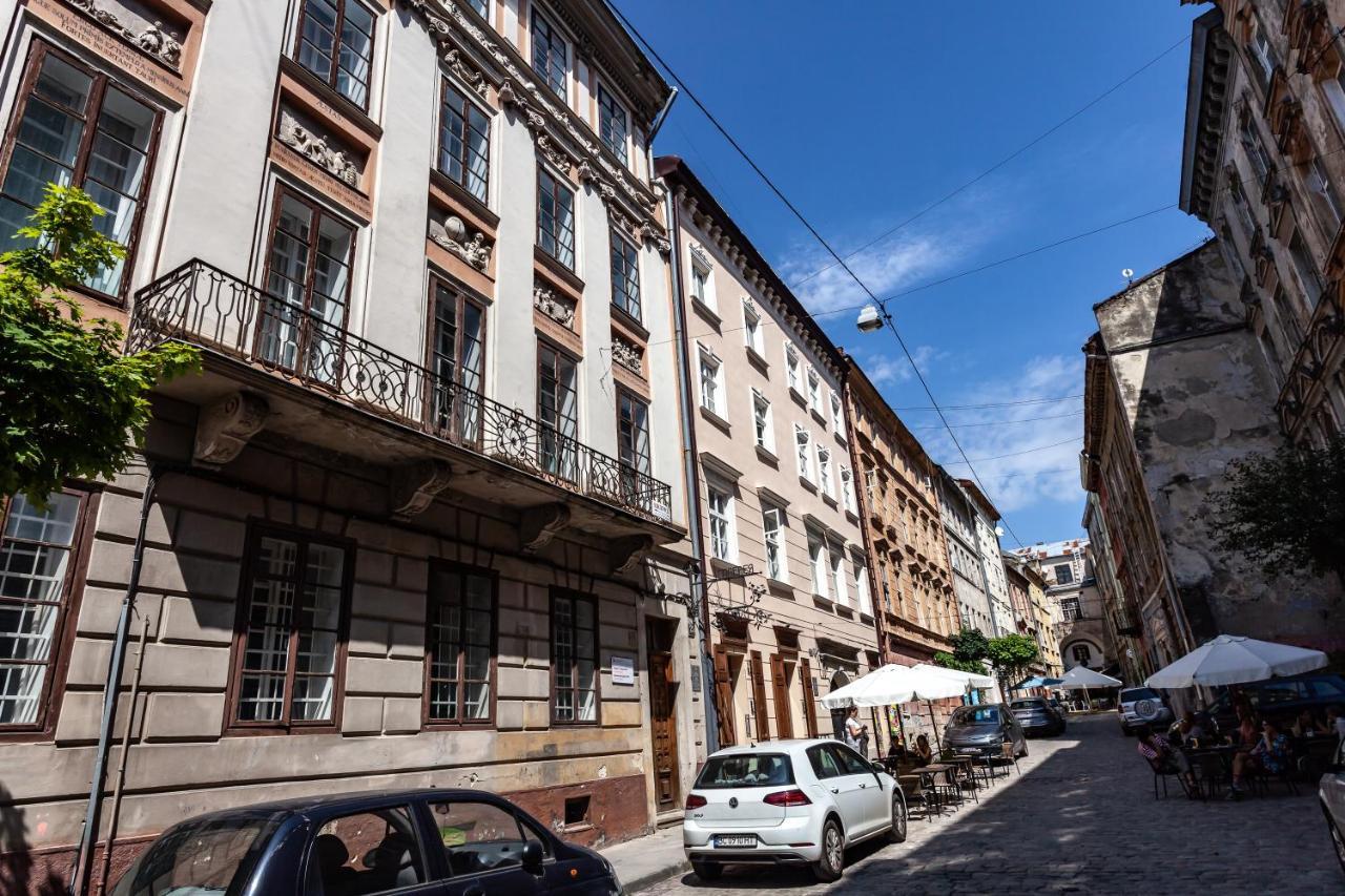 Four Bedrooms Apartment In The Heart Of Лвив Екстериор снимка
