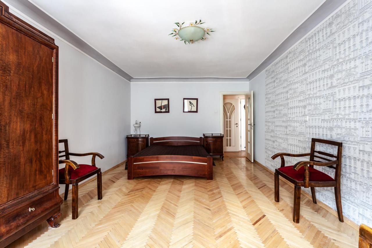 Four Bedrooms Apartment In The Heart Of Лвив Екстериор снимка