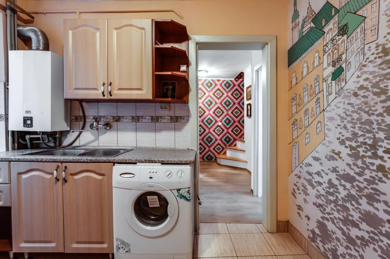 Four Bedrooms Apartment In The Heart Of Лвив Екстериор снимка