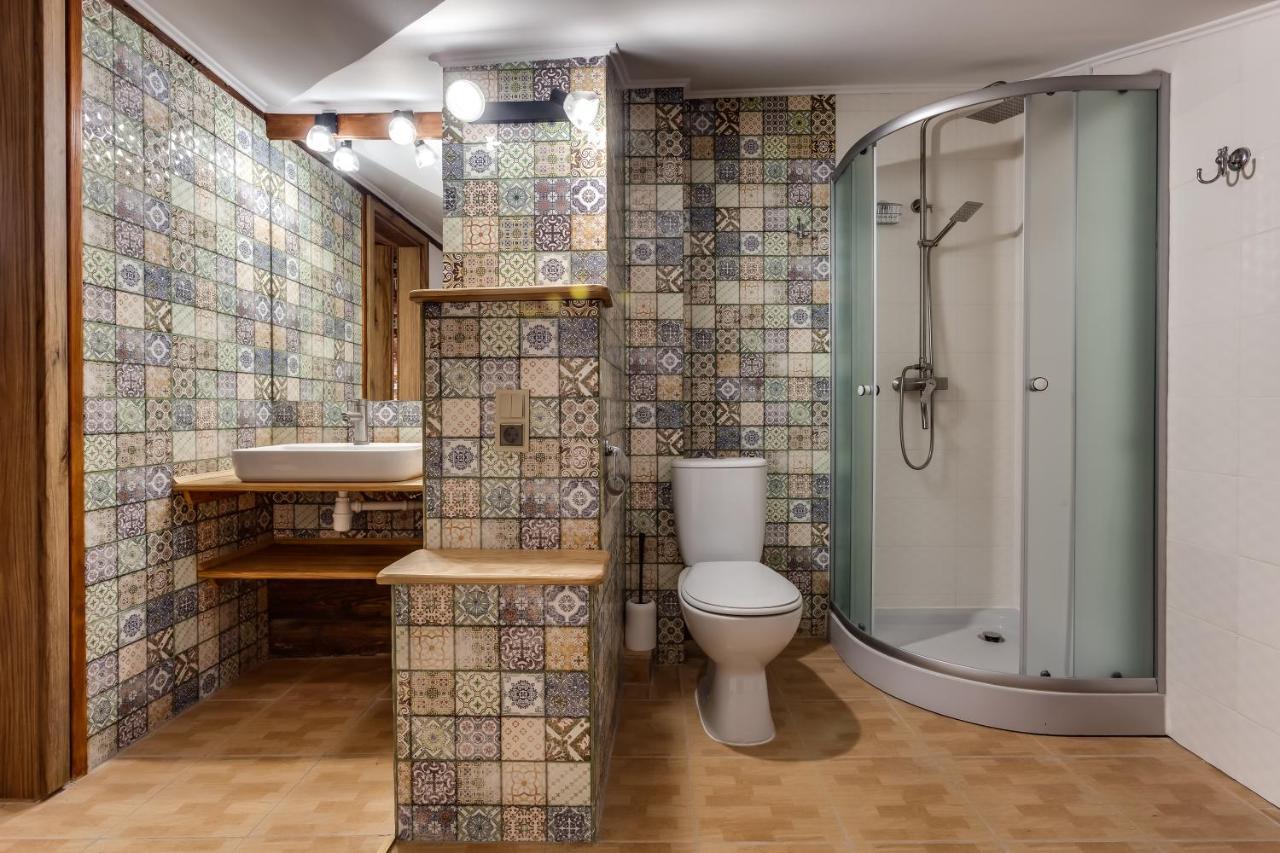 Four Bedrooms Apartment In The Heart Of Лвив Екстериор снимка