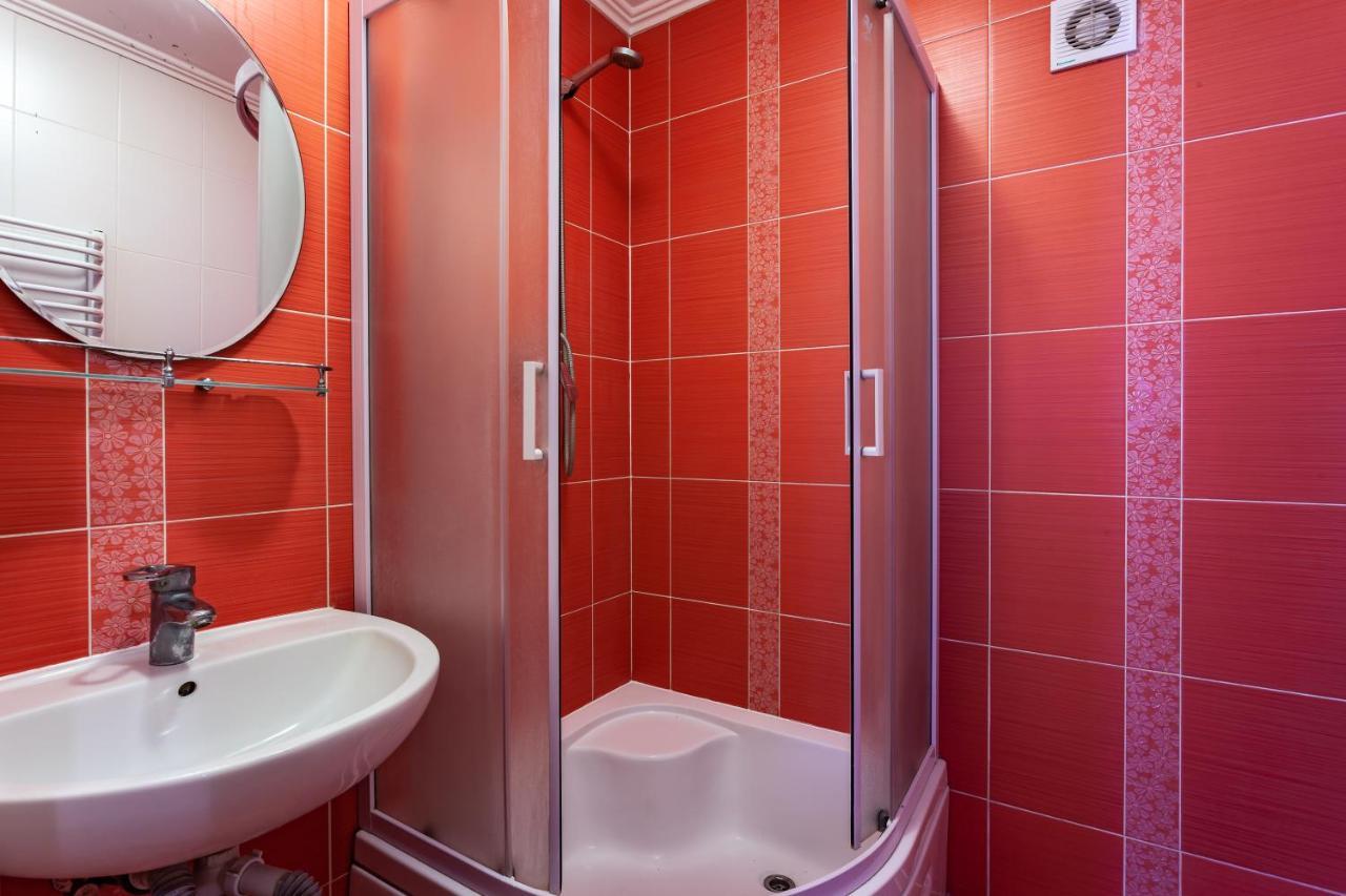 Four Bedrooms Apartment In The Heart Of Лвив Екстериор снимка
